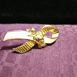 Avon vintage brooch